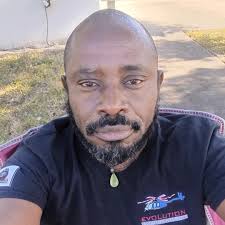 Hello I'm 50 years old, I'm looking for a good partner for me, I don't care  about your finances, I have a business, the most important thing is to be  loyal.. linkr.bio/Whatsappdatingcollme_