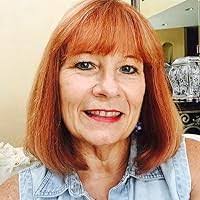 Carolyn Snelling's Instagram, Twitter & Facebook