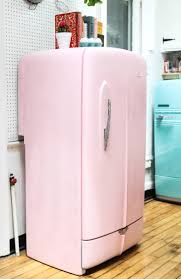 Detailed tutorial, video, tips & tricks on how to paint a fridge successfully in 1 day for $20. How To Paint A Refrigerator Tips Photo Tutorial Apartment Therapy