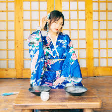 Namun, apakah kamu tahu bahwa pakaian tradisional dari negeri matahari terbit tersebut memiliki. Pola Bunga Merak Wanita Tradisional Jepun Corak Bunga Merak Kimono Yukata Meningkatkan Prestasi Gambar Baju Tidur Gadis Kimono Shopee Malaysia