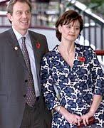 Anthony charles lynton blair is a british politician who served as prime minister of the united kingdom from 1997 to 2007 and leader of the labour party from 1994 to. Nachwuchs In Downing Street 10 Tony Blair Wechselte Schon Die Windeln Der Spiegel