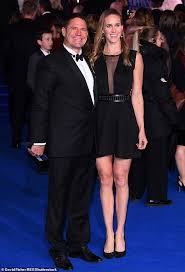 Newly married celebrity couple naturalist steve backshall and double olympic gold medallist helen glover undertake an exhilarating adventure through japan's northern highlands. Steve Backshall Zeigt Er Aufgerufen Ihre Reizenden Zwillinge Der Junge Und Das Madchen Fur Einen Monat Aktuelle Boulevard Nachrichten Und Fotogalerien Zu Stars Sternchen