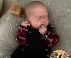 1 Month! The boys are a month! They've each added about 1.5# since birth  and have been crushing tandem feeding. They love tummy time and can turn  their heads side to side