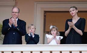 Ver más ideas sobre mónaco, principado de monaco, princesa charlene. Brasileira Afirma Na Justica Italiana Que Teve Filho Com O Principe Albert E Pede Que O Royal Faca Um Teste De Dna Notas Glamurama