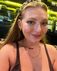 Mariah Emery's Instagram, Twitter & Facebook