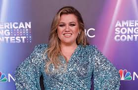 Kelly Clarkson Glitters In Mini Dress Boots On American Song Contest Footwear News Golf Single Player