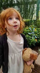 My daughter took these picture of my little ghosty........she did a good  job.......right?? ;-)