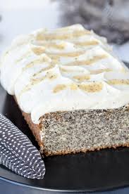 Zucker und puddingpulver verrühren, in die heiße milch rühren und kurz aufkochen lassen,vom herd nehmen, mohnback einrühren, eierlikör und 150 g. Mohn Eierlikoer Kuchen 3 Baking Barbarine