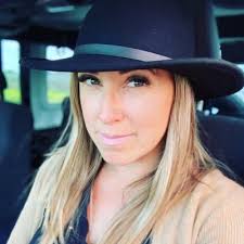 Lindsay Doerr (@lindsayjane777)