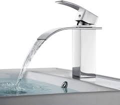 Bei hdi sind zudem wasserschäden in der wohnung durch defekte wasserbetten oder undichte aquarien von der hausratversicherung abgedeckt. Bonade Wasserfall Wasserhahn Chrom Einhebel Waschtischarmaturen Bad Armatur Fur Badezimmer Waschbecken Amazon De Baumarkt