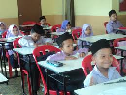 Kurikulum di sekolah murid merdeka sangat jelas dan penerapannya pun menjadi solusi harapan para orang tua. Koleksi Gambar 24 Ogos 2011 Pelajar Menduduki Peperiksaan Smat Al Rahman