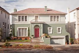 Gray stucco houses are becoming increasingly popular, as i see more and more pop up but designing one can be difficult for some people due to the naturally neutral tone of the gray. 31 Green Stucco Houses Ideas Inspiration