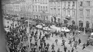 Adam michnik (polsha talaffuzi:ˈadam ˈmixɲik; Erst Die Knuppel Dann Die Repression Politik