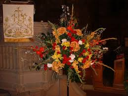 Christmas Flower Arrangements For Church Christmas Flower Arrangements Christmas Flower Arrangements Flower Arrangements Simple Flower Table Decorations