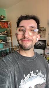 Olha só como está linda a edição de luxo de REVERÊNCIA INDOMÁVEL! Se você  ainda não garantiu o seu exemplar com brindes, corra para garantir! 💛✨  #EditoraAlt #Reverênciaindomável #RebeccaRoss