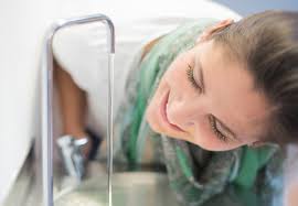 Drehen sie einfach den dreistufigen linksseitigen griff der armatur, um gekühltes und gefiltertes wasser mit einem kohlensäuregehalt nach ihrem geschmack zu erhalten. Moderne Wasseraufbereitung Zuhause Sorgt Fur Gesundes Trinkwasser