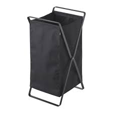 Il trouvera une place de choix dans la salle. Yamazaki Panier A Linge Tower Noir Axeswar Design