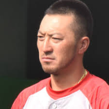 広島・菊池涼介が同僚選手に「ライターで炙ったフォークを押し ...
