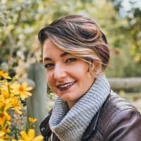 Alexis Bauer's Instagram, Twitter & Facebook