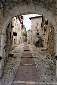 Fumone is a comune (municipality) in the province of frosinone in the italian region of lazio, located about 70 kilometres (43 mi) southeast of rome and about 12 kilometres (7 mi) northwest of frosinone. Fumone Lazio Italy Paesaggi Luoghi Meravigliosi Viaggiare In Italia