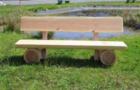 Holzbänke sind nicht nur zeitlos und stabil, sondern strahlen auch ein besonders natürliches flair in ihrem garten oder auf ihrer terrasse aus. Sauerland Holz Gartenbank Feldberg Rustikal 2 M Lang Sauerland Garden Living