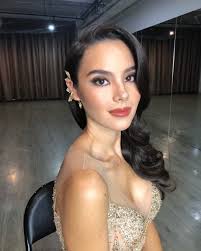 The shows at gallery ii at spring studios on february 12, 2019 in new york city. Pageantsnews On Twitter Catriona Gray Miss Universe Philippines 2018