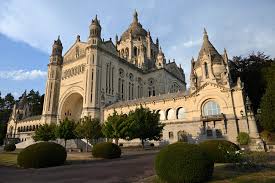 La découverte du thème du jour, la célébration de la messe, comment témoigner de sa foi en société. Messe Televisee En Direct De La Basilique Les Catholiques Du Calvados Messe Televisee En Direct De La Basilique