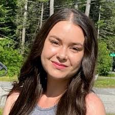 Danielle Quick's Instagram, Twitter & Facebook