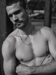 Walking around my neighborhood with @luis.ocasio1 Thanks @luis.ocasio 🙏🏻  #nyc #astoria #newyorkphotographer #shooting📷