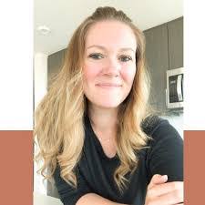 Hillary Hays's Instagram, Twitter & Facebook