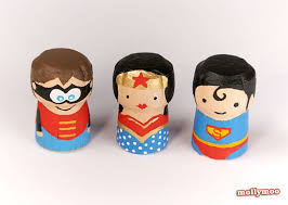 Superhelden Spielfiguren Rethink Recycle Basteln Mit Kork Kinder Basteln Holz Kinderbasteleien