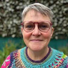 I have bought this beautiful varpapuu countermarch floor loom in  anticipation of weaving rugs from handspun fleece. However I really could  do with your suggestions for videos and advice