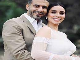 تبين أن مواليد (تاريخ ميلاد) بسنت شوقي هو (17 مايو 1980) أي أن عمرها الحالي والحقيقي هو (41 عامًا) بفارق ثلاث سنوات عن زوجها محمد فراج البالغ من العمر 38. Rul6x Kcon Vfm