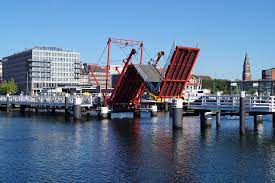 Große fährschiffe fahren bis ins zentrum der segelmetropole. Die Top 10 Sehenswurdigkeiten In Kiel Urlaubshighlights Sehenswurdigkeiten Der Welt