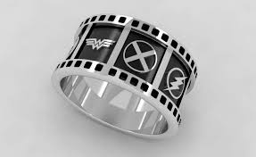 Marrying A Hero Than This Dc Comics Heroes Engagement Ring Is The Perfect One Geeky Engagement Rings Geeky Wedding Rings Superhero Wedding