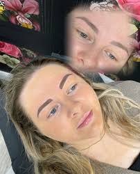 Eyebrow colour boost after 2 years for my gorgeous Amy😍As you see in a top  picture they were abit faded, so she wanted abit more definition again ❤️  #permanenteyebrowsdonegaltown #pmueyebrows #permanentmakeup  #kwadroncartridges #