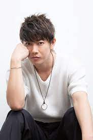 インタビュー 佐藤健は透明 川村元気 観客が自分を重ね合わせられる存在 4枚目の写真 画像 cinemacafe net 佐藤健 世界から猫が消えたなら 小栗旬 髪型