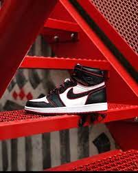The Nike shoes Jordan 1 Retro High Bloodline on the account Instagram of  @jordan1sonly | Spotern