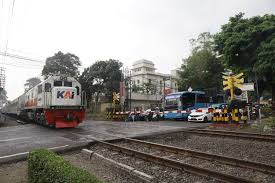 Gambaran jelas generasi ketujuh kereta sports pacuan roda belakang nissan z telah pun diperlihatkan dengan jelas menerusi pengenalan model nissan z proto pada tahun yang lalu. Mesin Mobil Mati Di Atas Pelintasan Kereta Api Disebabkan Medan Magnet Mitos Atau Fakta