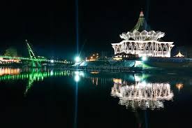 Average salary in kuching is myr 72,032 (us$ 20,183). Kuching Malaysia Am 18 April 2019 Harmony Arch Entrace Zu China Stadt Zur Popularen Touristenattraktion Und Zum Bestimmung Redaktionelles Stockfoto Bild Von Katzen Sarawak 145376948