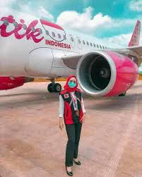 Di indonesia, dibutuhkan syarat pendidikan minimal sma/k atau sederajat untuk menjadi seorang marshaller seperti dikutip dari situs penerbangan. Tukangparkirpesawat Explore Facebook