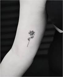 Ingle Needle Rose Tattoo On The Right Inner Arm Rosen Tattoo Schwarze Rose Tattoos Kleine Rose Tattoos