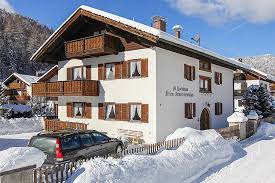 Zurück in mittenwald können sie sich mit bayerischen schmankerln der heimischen gastronomie verwöhnen lassen. Ferienhaus St Korbinian In Mittenwald Oberbayern Start Komfortable 3 Sterne Ferienwohnungen Fur 1 Bis 4 Personen Erwarten Sie Bei Der Familie Wurmer