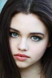 Famous Actors With Black Hair And Blue Eyes Impression Hair Style India Eisley Actors With Black Hair Beautiful Eyes