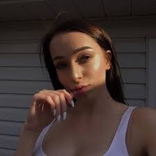 Madeline Cullen's Instagram, Twitter & Facebook