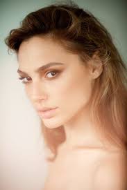 Gal gadot is an israeli actress, singer, martial artist, and model. Gal Gadot Gal Gadot Schonheit Schminkzeug