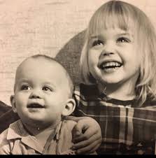 Does anyone remember my beautiful Mother Edith "Babs" Taylor Hodson. She  gave her all to our family of 7 people. She was a very special mommy and in  high she dated Frank