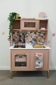 Ikea Hack 15 Idees Pour Transformer La Cuisine Duktig Pour Enfants Ikea Kids Kitchen Ikea Toy Kitchen Kitchen Diy Makeover