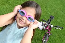 Determined girl, 4, to take part in a gruelling triathlon for an absolutely  heartwarming reason