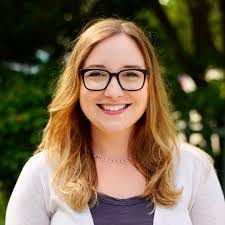 Elizabeth Aaron's Instagram, Twitter & Facebook